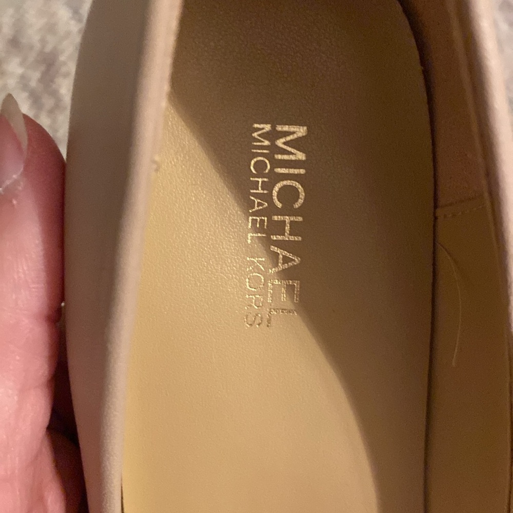 Michael Kors Classic Beige Heels NWOT - Picture 2 of 6